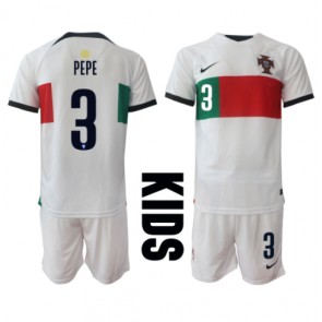 Maillot de foot le Portugal Pepe #3 Extérieur enfant Monde 2022 Manches Courte (+ pantalon court)
